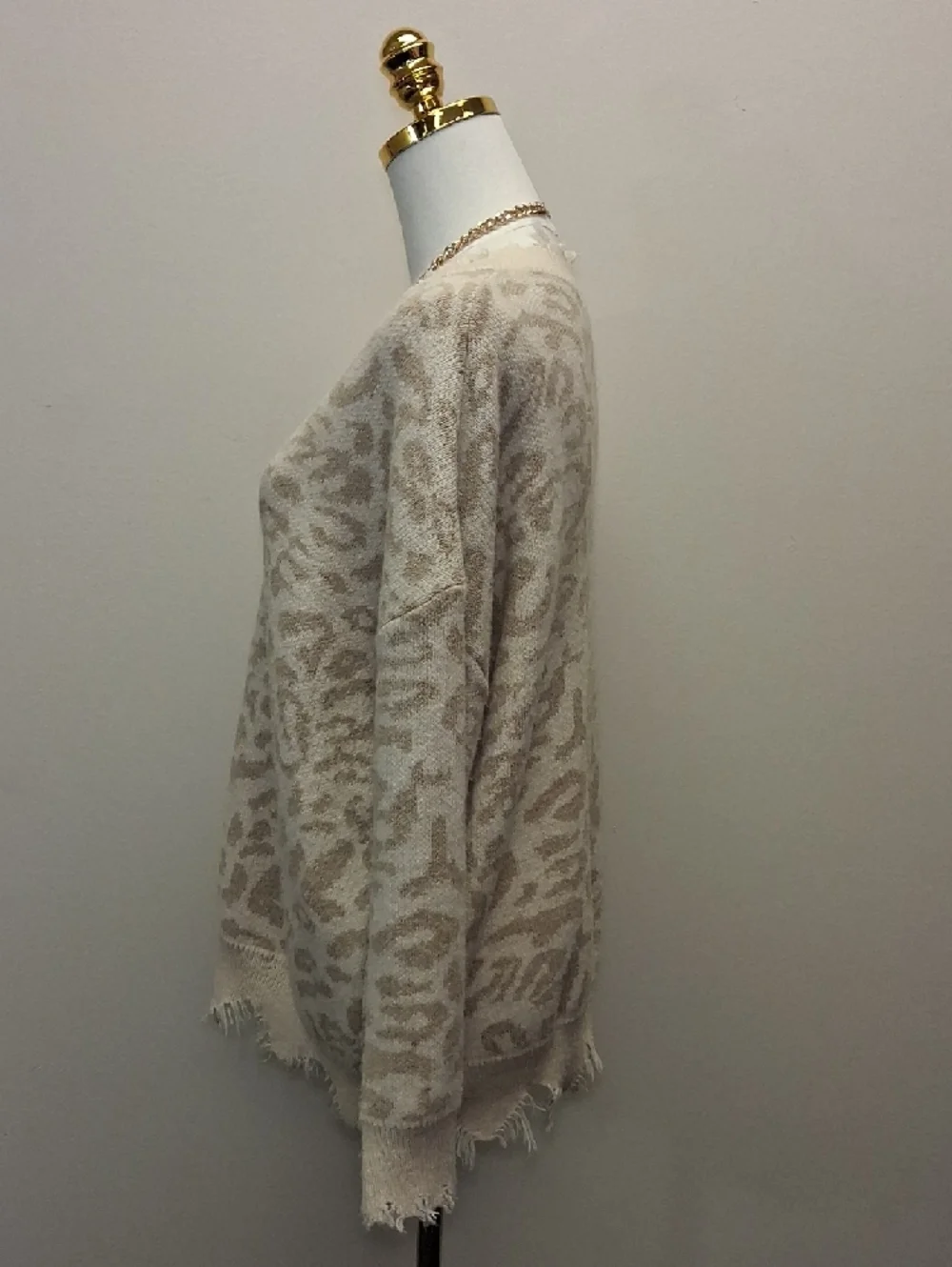 Main Strip Leopard Print Distressed V Neck Sweater Neutral Knit Size Small